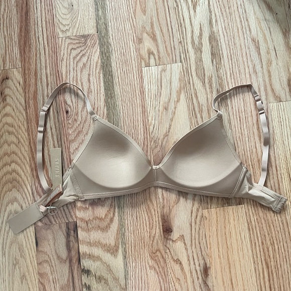 SKIMS Beige Seamless Bra - Picture 5 of 5